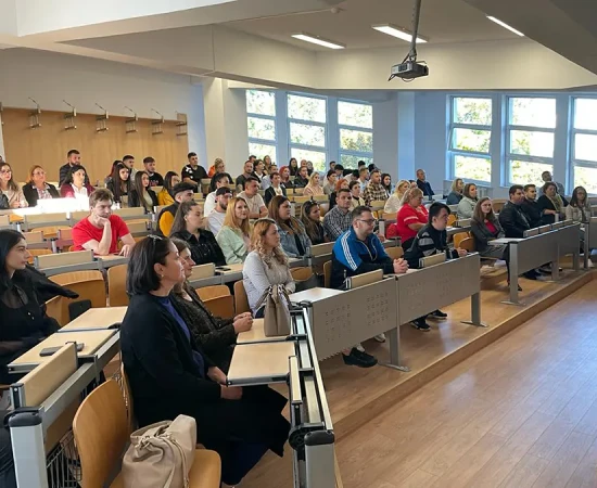 UCB: o universitate de încredere, conectată la viitor galerie