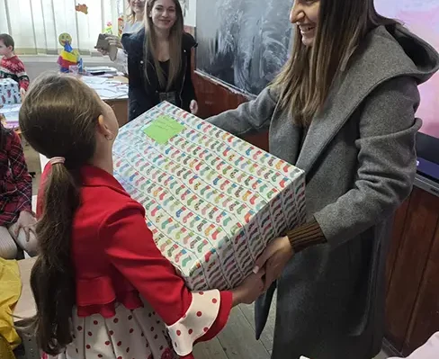 Bucurie și lumină pentru cei mici din comuna Râca, UCB Pitești galerie